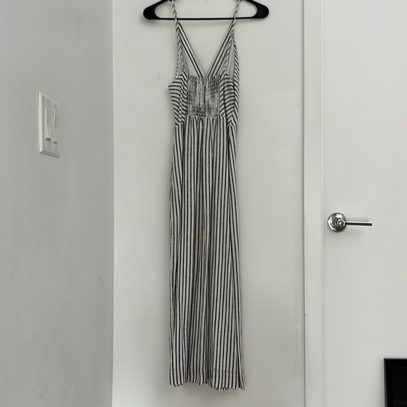 NWOT Urban Outfitters Amber Striped Linen Button-Through Wrap Midi Dress - mordernwear.com NWOT Urban Outfitters Amber Striped Linen Button-Through Wrap Midi Dress - mordernwear.com